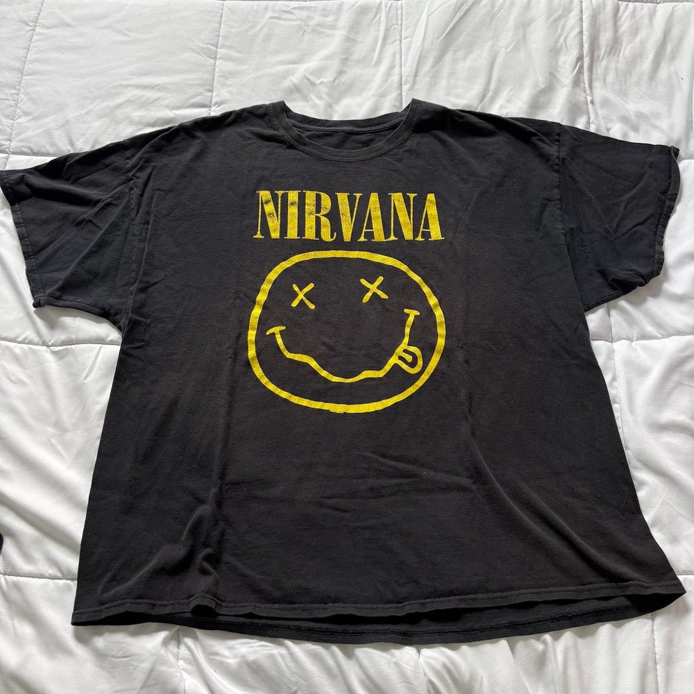Nirvana Smiley Face Graphic T-Shirt‎ Tee Black Yellow 2020 Rock Band Tee Mens